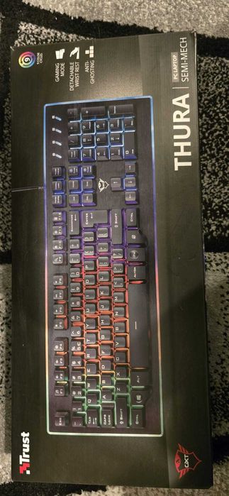 Tastatura semi-mecanica de vânzare.