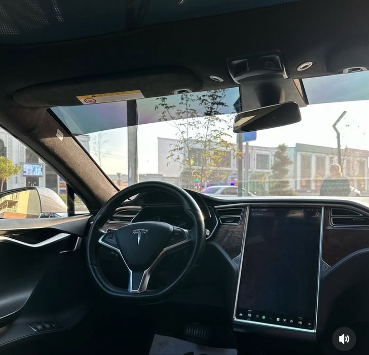 Продаётся или возможен обмен Tesla S