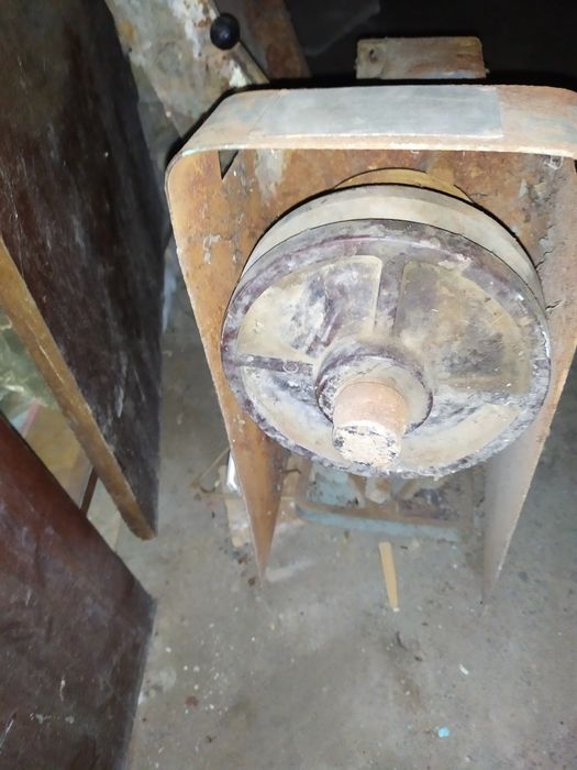 Продам слесарный станок СССР.