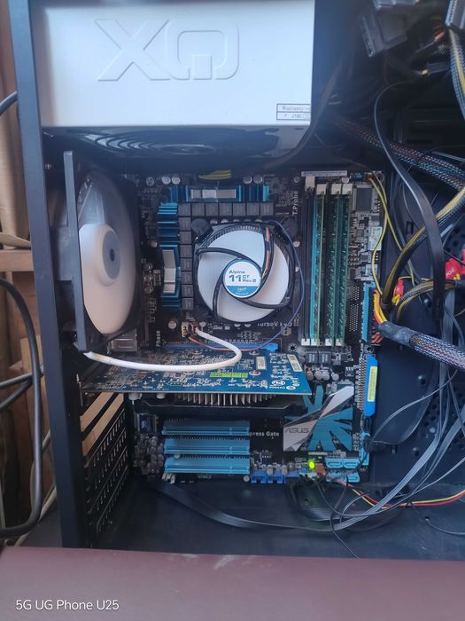 Настолен компютър ASUS