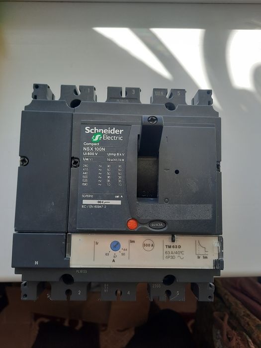 Автомат шнайдер 4-х полюсный
