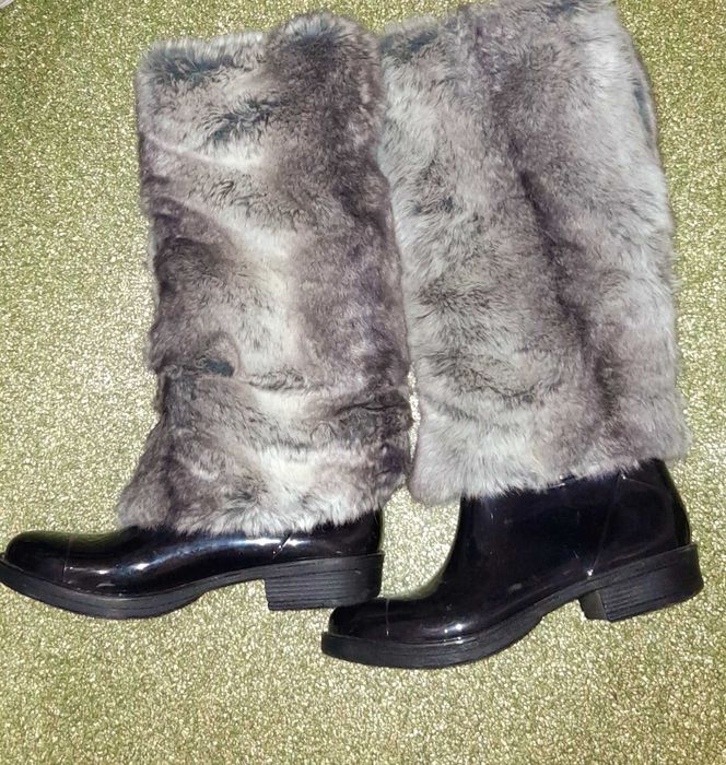 Нови  ботуши черни и прекрасен елек