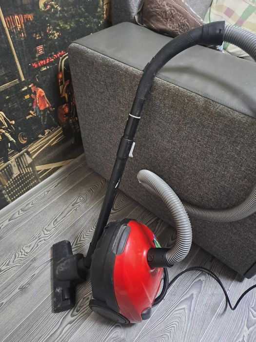 Продам пылесос 1600w