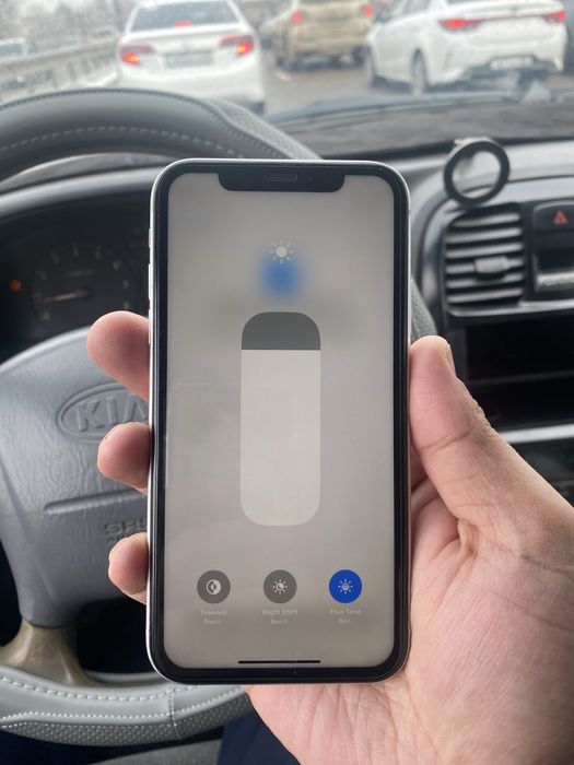  Айфон XR 64GB Белый