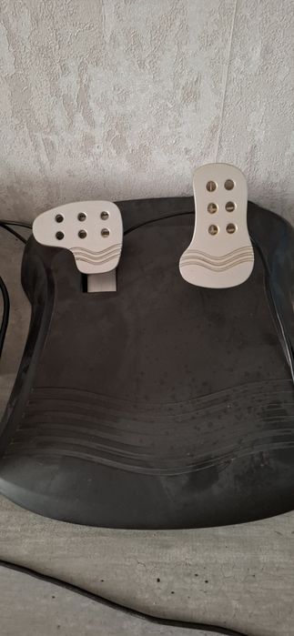 Игровой руль Logitech