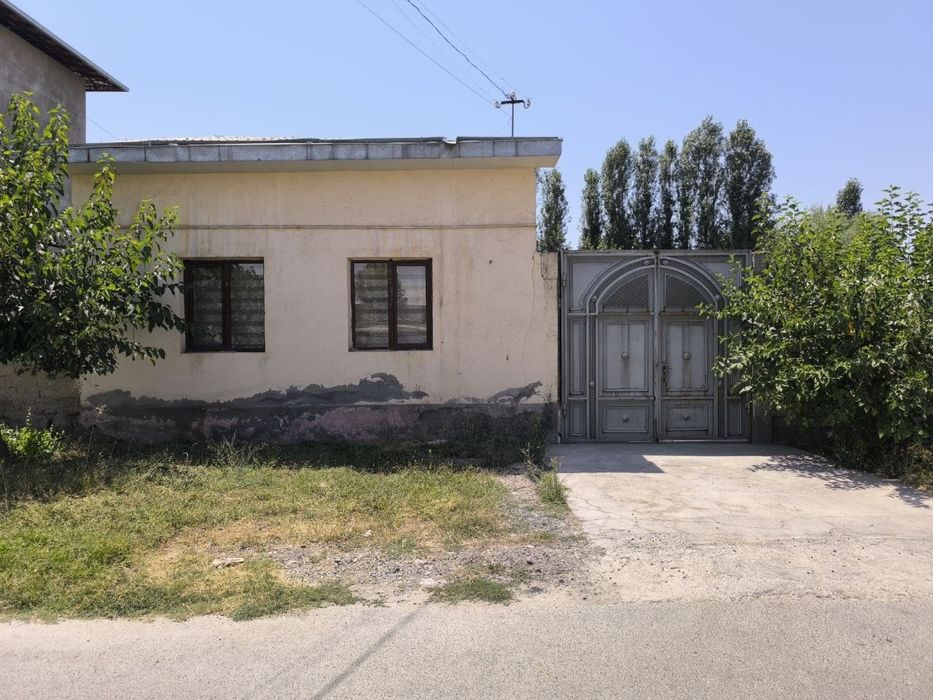 Hovli uy sotiladi,Bektemir post taraf,2,5 sotiq keng 3 xonali kotta uy