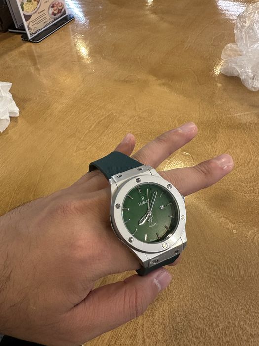 Часы Hublot кварцевые