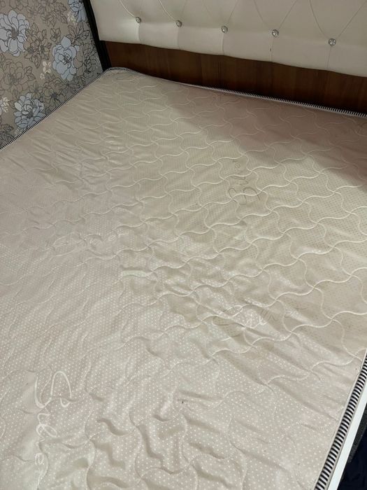 Матрас очень хорошем состоянии, чистый