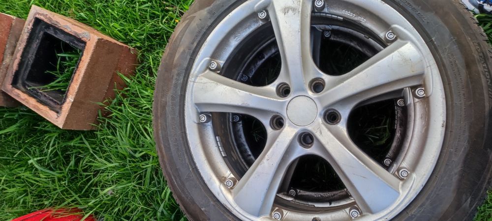 Vând 4 genti pe 18 și trei cauciucuri dot 2025 mărime 225/55/18