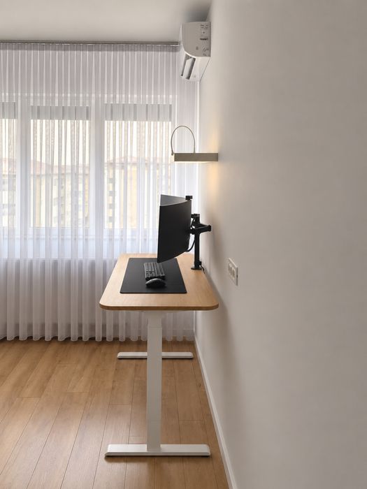 Vand masa birou actionat electric Ikea Rodulf cu blat 1400x600
