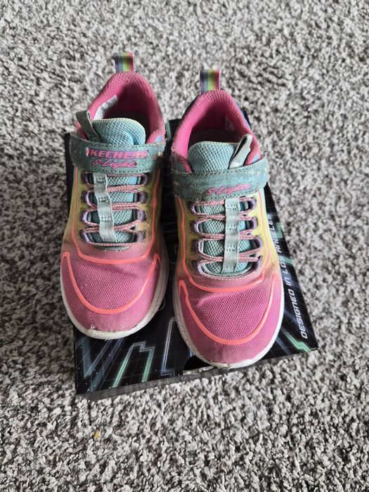 SKECHERS - маратонки и сандали