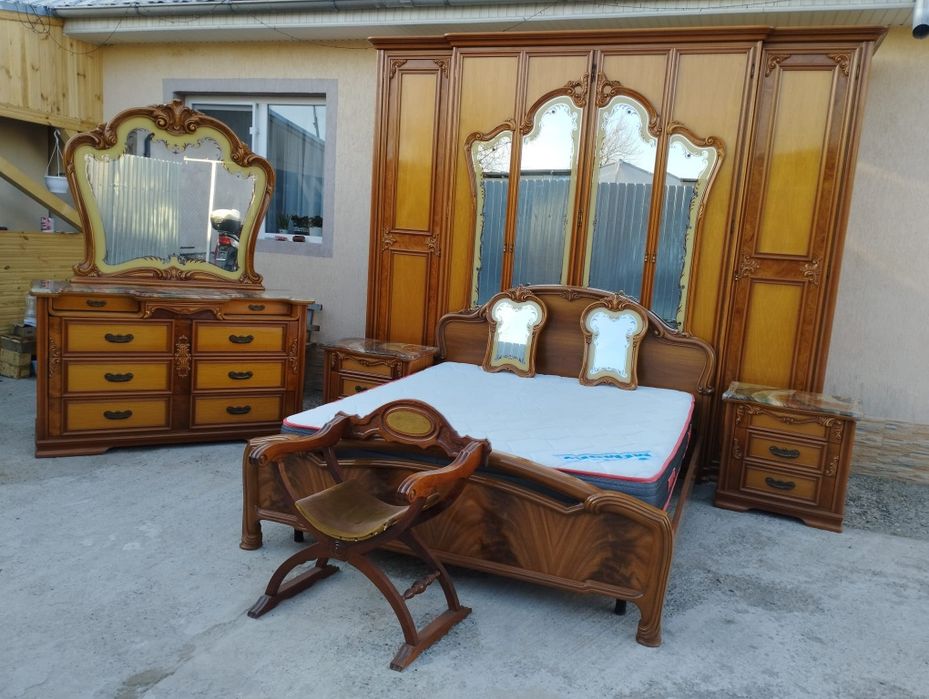 Dormitor complet din lemn masiv