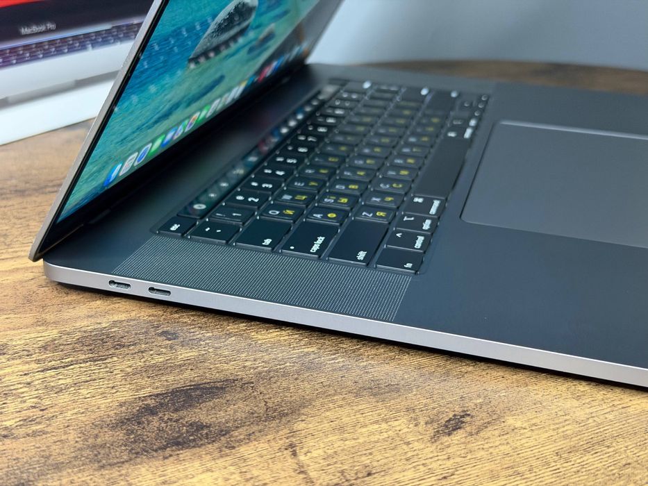 Срочно ! Macbook pro 16 core i7 16/512gb radeon pro Amerika