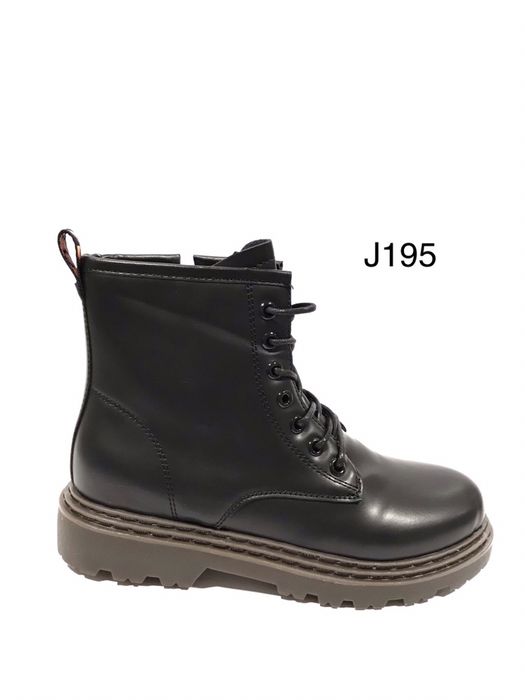 Дамски боти в бяло и черно в ПРОМОЦИЯ