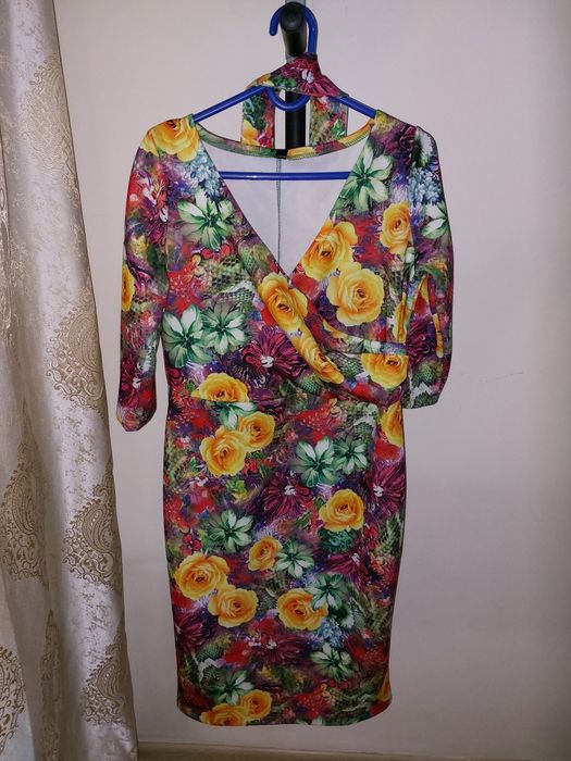 Продам платья новые