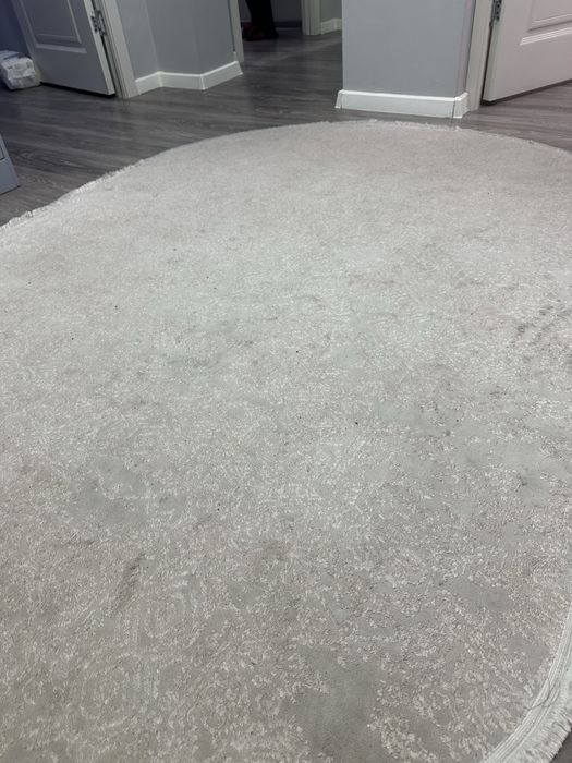 Ковер овальный в хорошем состоянии