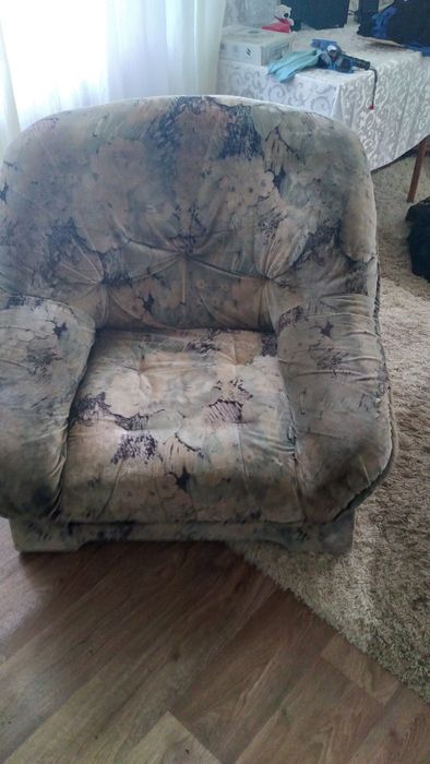 Диван и два кресла с накидкой.а