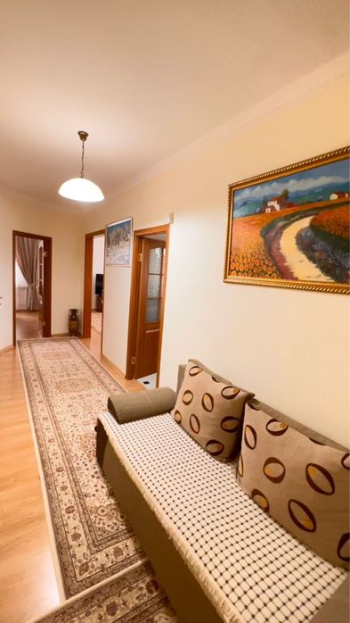 Продам 2 ком кв 82 м2 в районе 8 школы