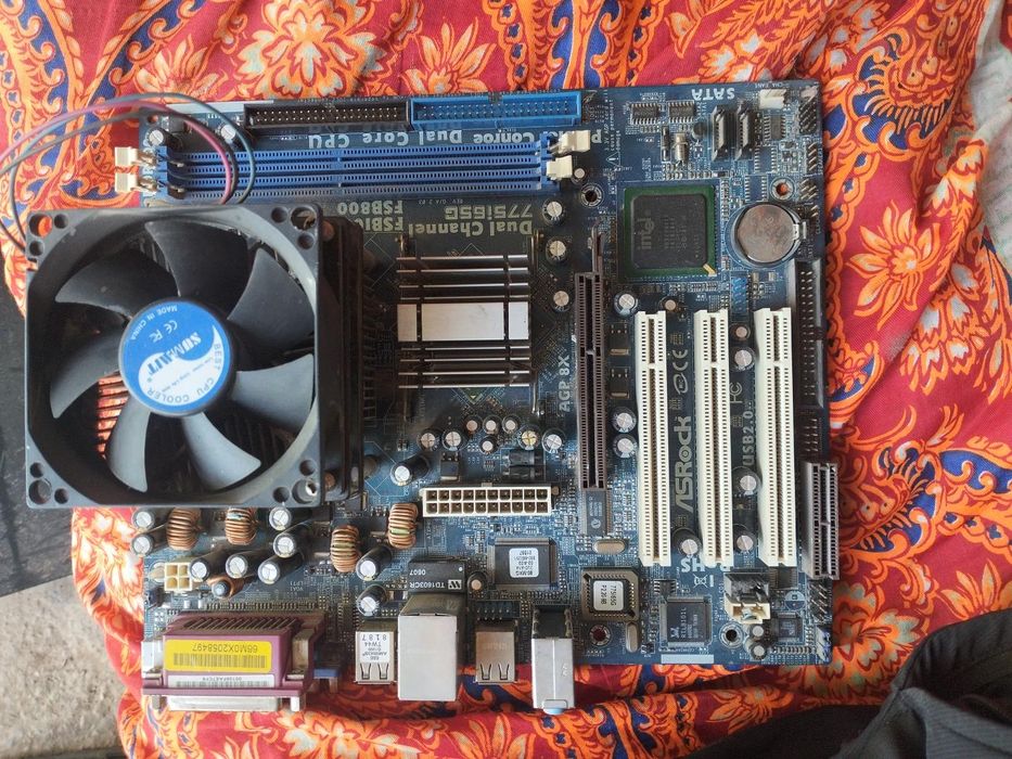 Старый компьютер Intel Pentium 4
