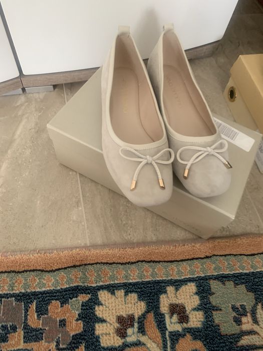 Чисто нови Бежови обувки тип пантофка Eva Longoria 39