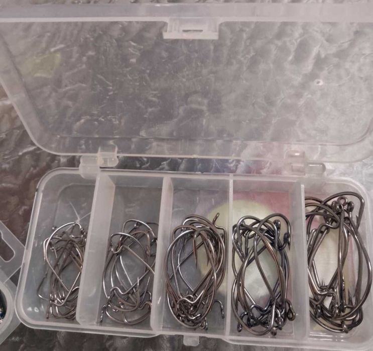 Риболовни воблери и куки – комплект