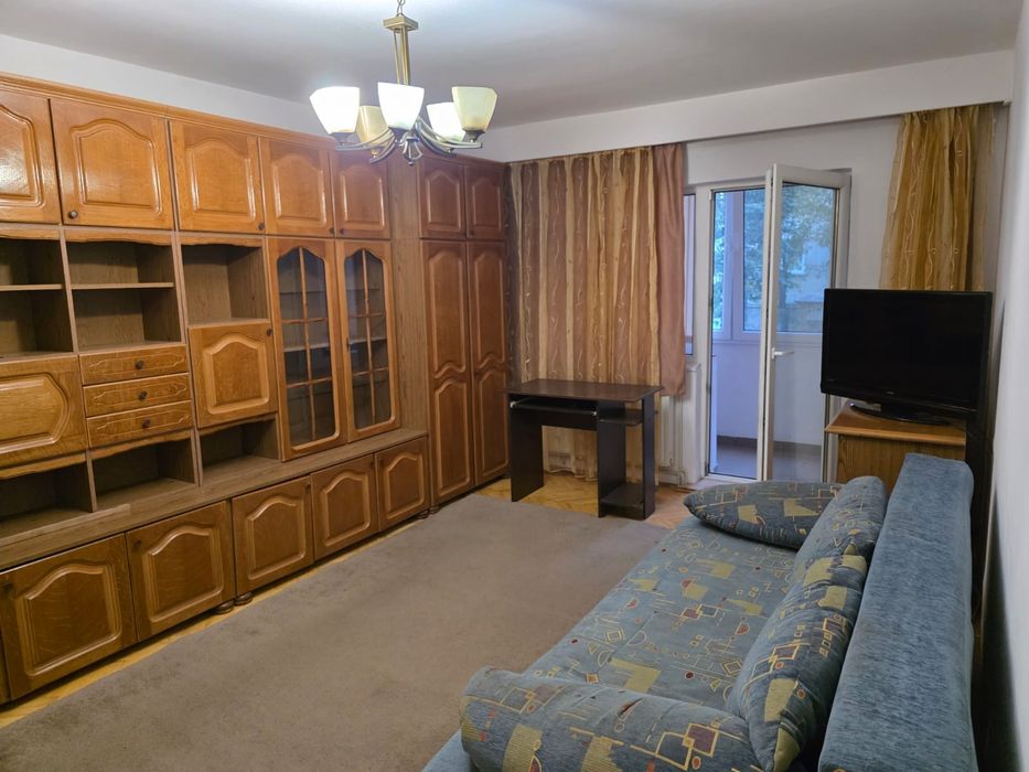 Închiriez apartament cu 2 camere,cart între lacuri cu loc de parcare