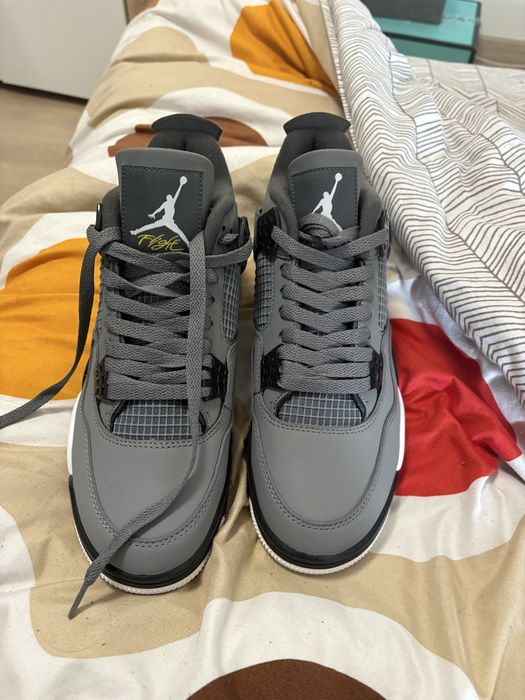 Air Jordan 4