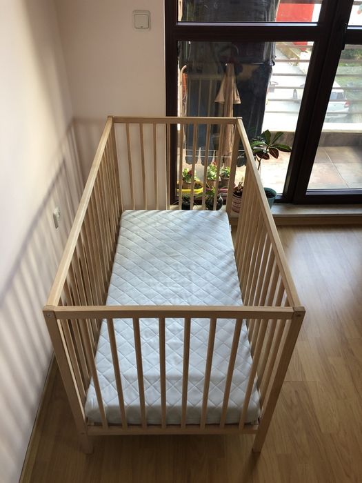 Бебешка кошарка и детско легло