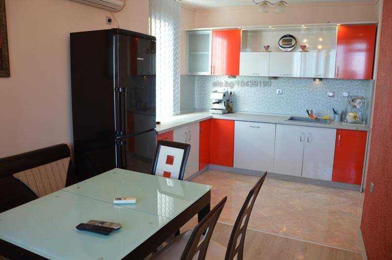 Дава се под наем Тристаен апартамент в Бургас, Възраждане - 105 кв.м за 561 € - Снимка #2