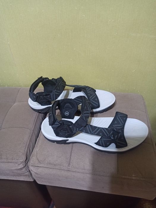 Мужские кроссовки H&M и Adidas 50 р. Летние сандалии