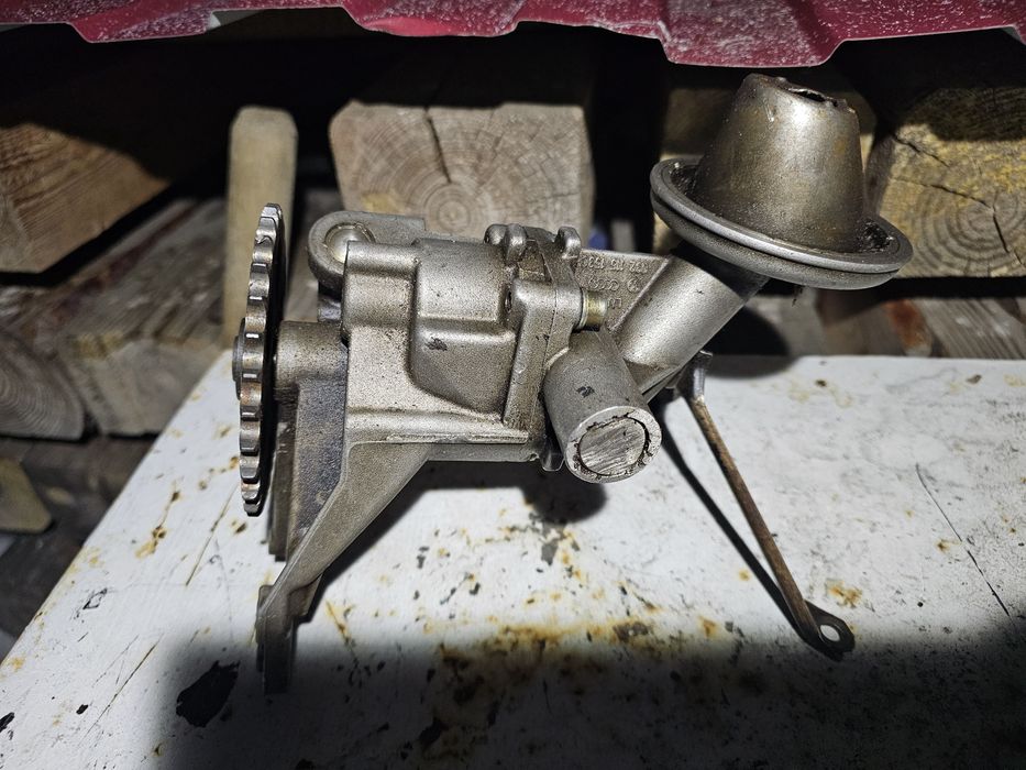 Масляный насос гольф3 1.6 абу