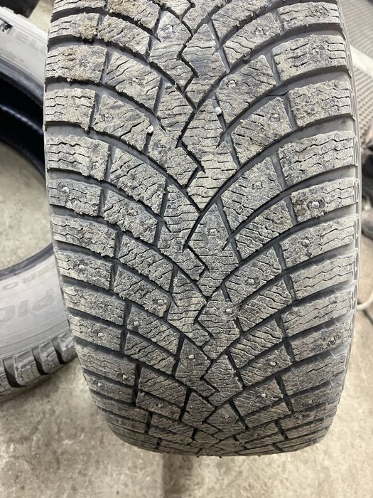 Продается комплект зимних шин Pirelli Scorpion Ice Zero 2