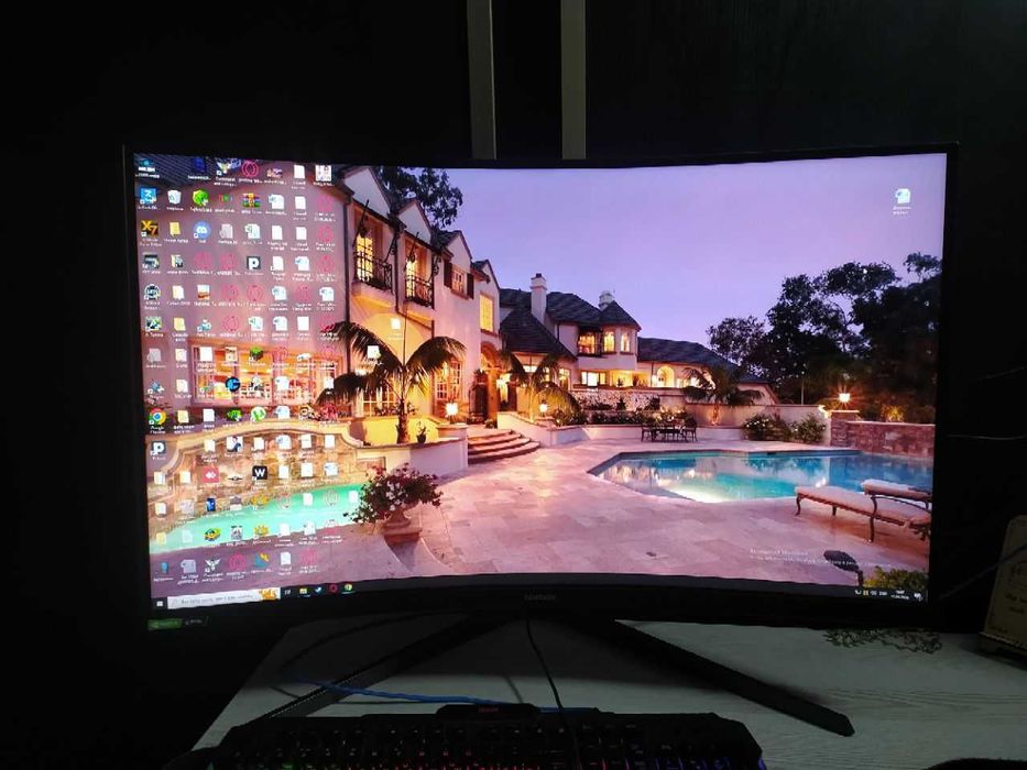 Samsung Odyssey G7 на 32 дюйма