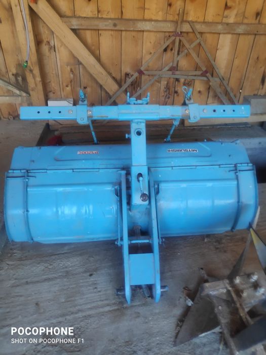 Vând tractoraș MITUSUBISHI 4x4 de 18 cai