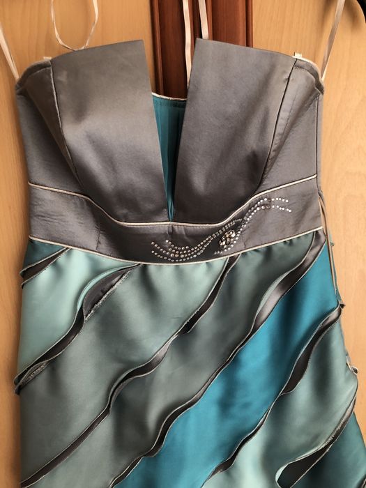 Елегантна права рокля