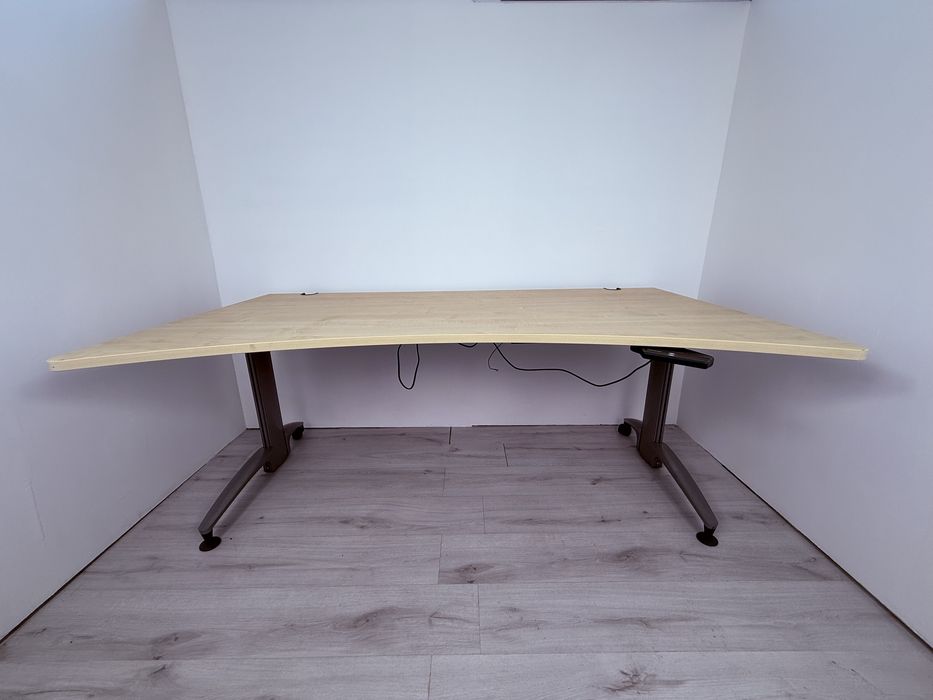 Немско бюро електрическо повдигане обзавеждане