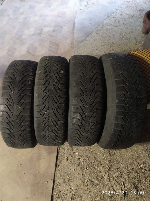 Продам зимнюю резину б/у.