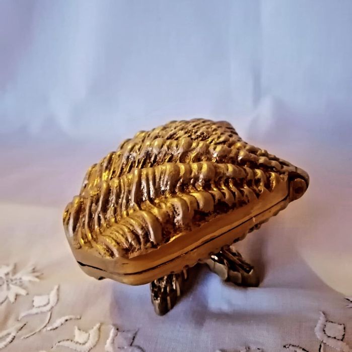 Месингов свещник и бижутера