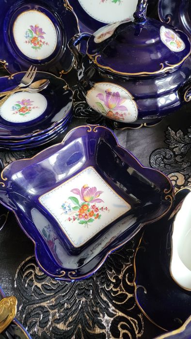 Ръчно рисуван антикварен сервиз за хранене