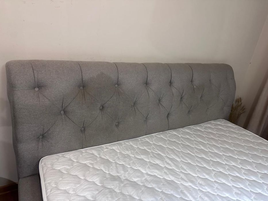 Кровать с матрасом