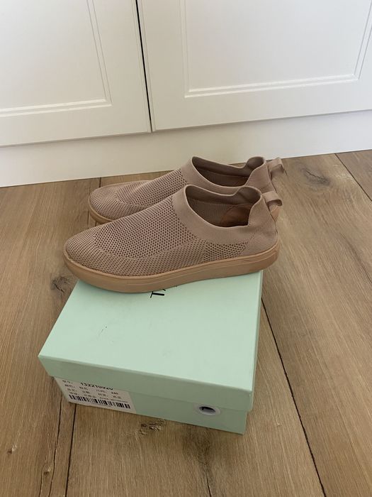 Продам детскую обувь