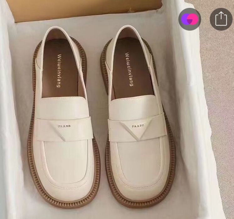 Аяқ киім сатылады