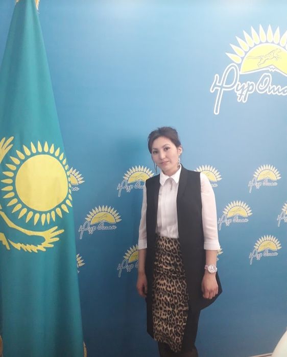 Ведущий на двух языках