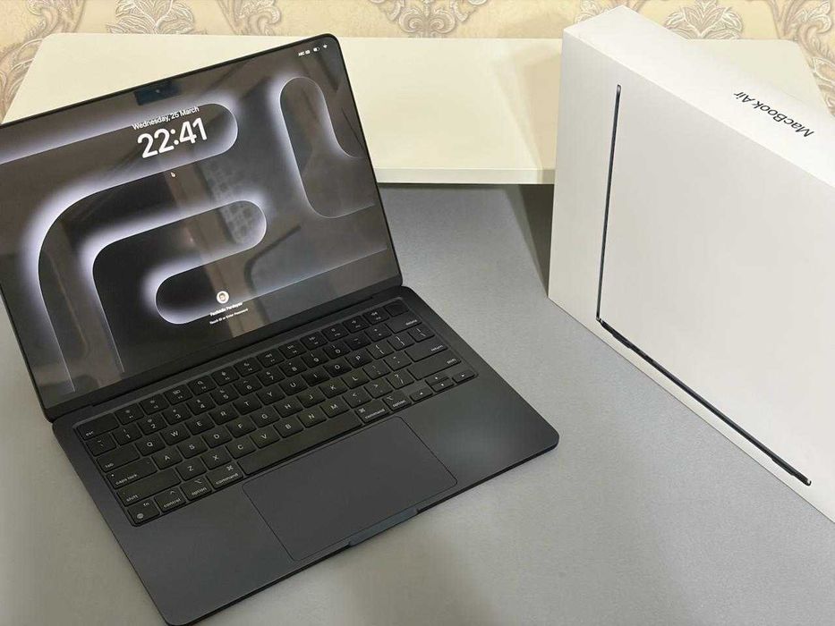 MacBook Air M3 13" (8/256) — Holati ideal, Full Box