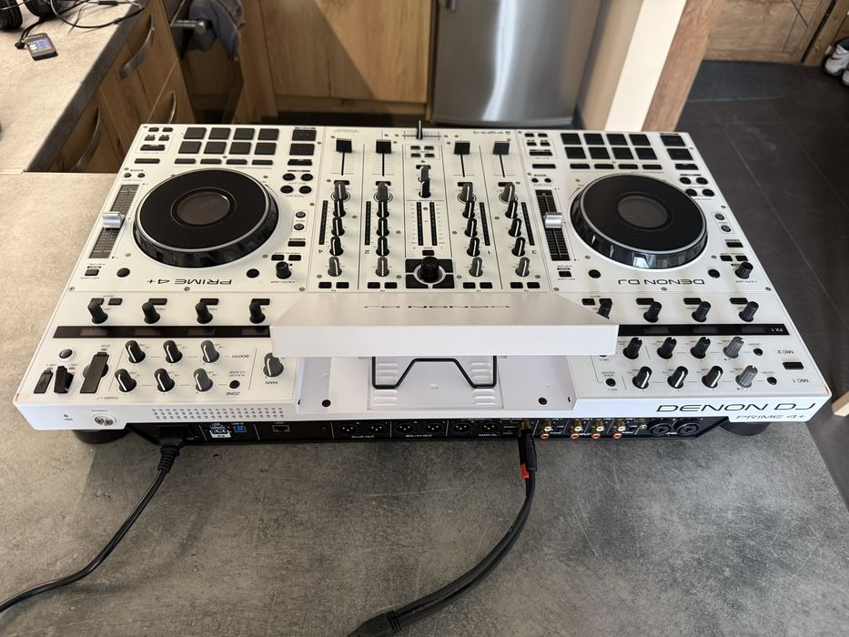 Denon DJ Prime 4+ White DJ контролер - Limited Edition