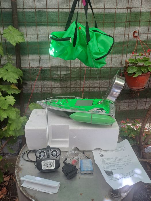 Barca de nadit cu telecomanda