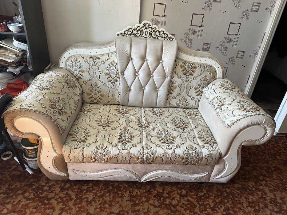 Продам два хороших дивана