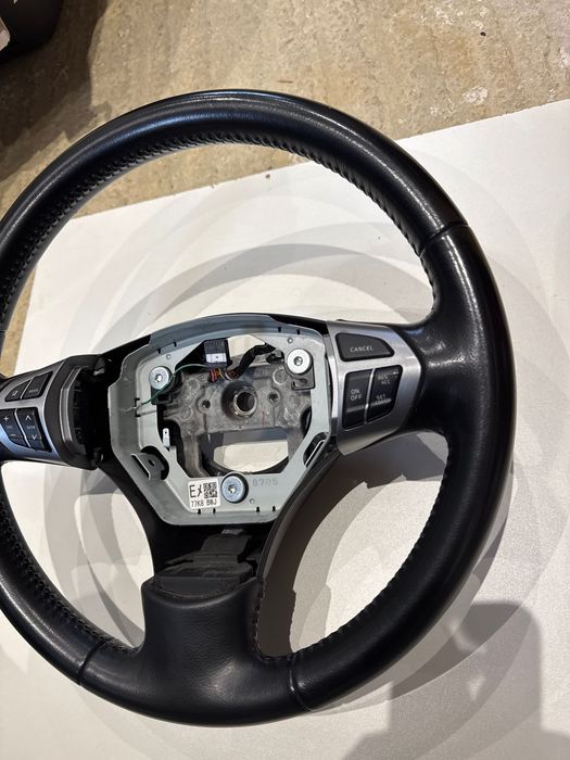 Suzuki Grand Vitara кожен волан Сузуки Гранд Витара
