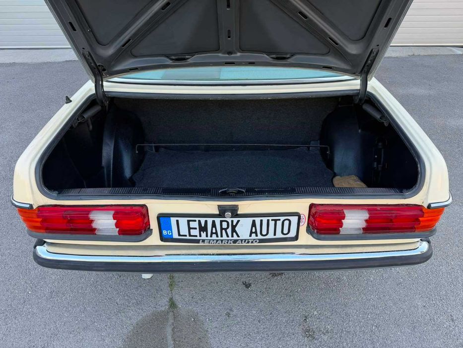 Mercedes-Benz 200 123