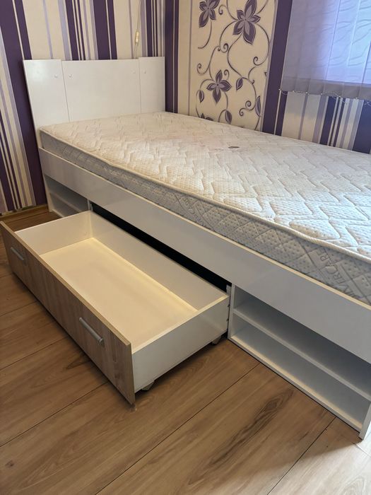 Легло 90x200 с чекмеджета и рафтове + матрак